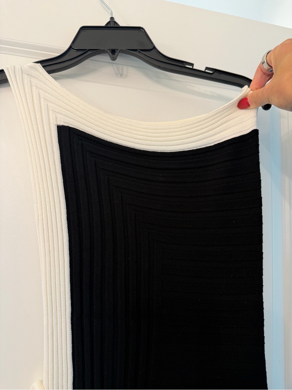 Commense Black One-Shoulder Ribbed Midi Dress with White Trim - Picture 5 of 7